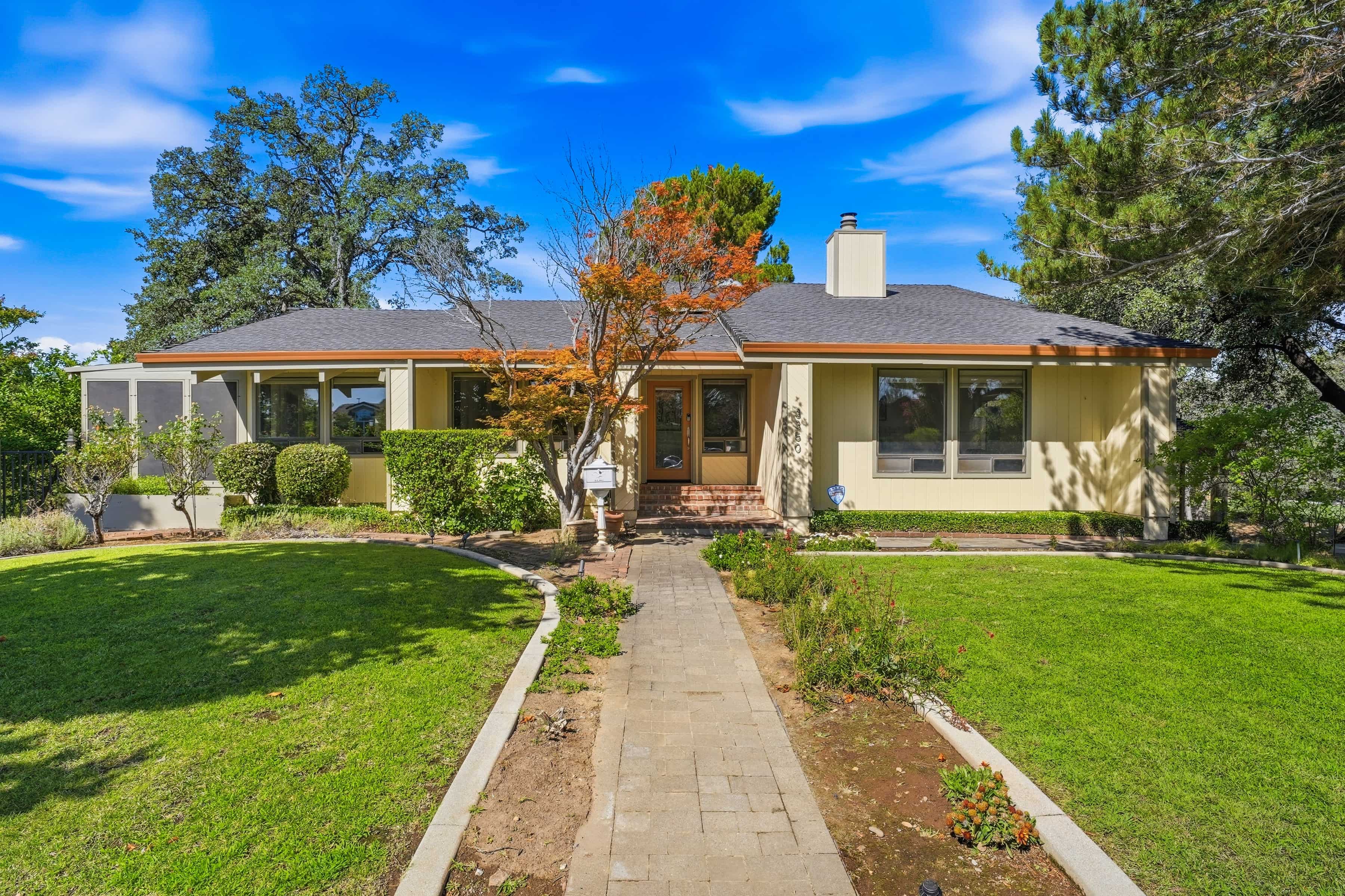 3350 Mountain Oak Dr