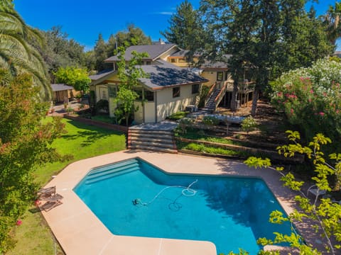 Photograph 2 of 3350 Mountain Oak Dr