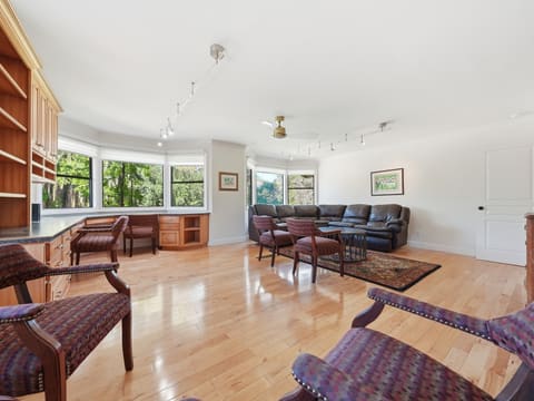 Photograph 16 of 3350 Mountain Oak Dr