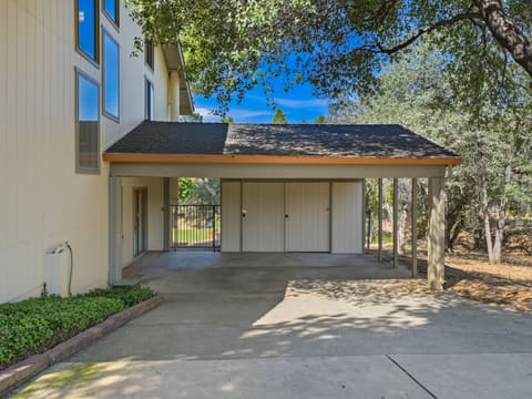 Photograph 34 of 3350 Mountain Oak Dr