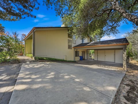 Photograph 35 of 3350 Mountain Oak Dr