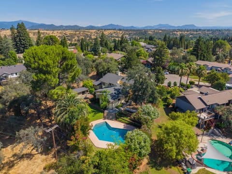 Photograph 38 of 3350 Mountain Oak Dr